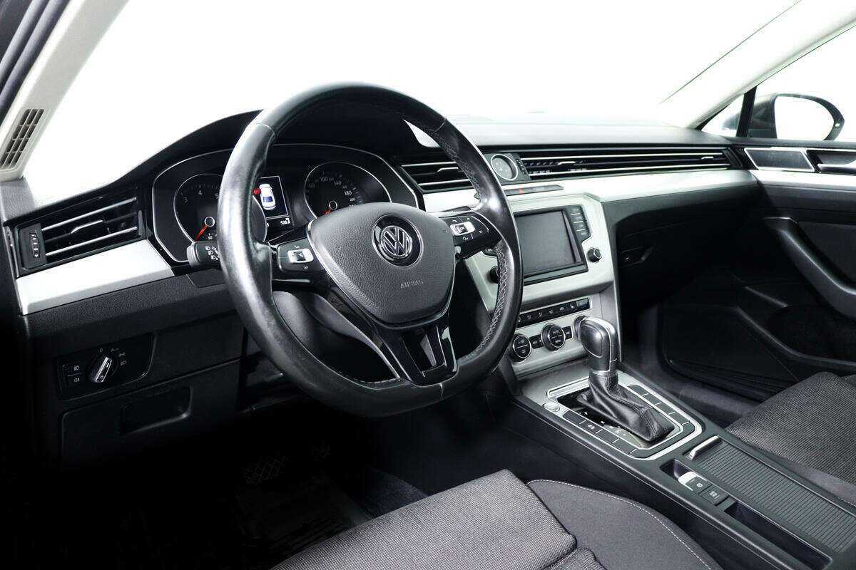 Купить Volkswagen Passat, 2016, 130 800 км, фото №13