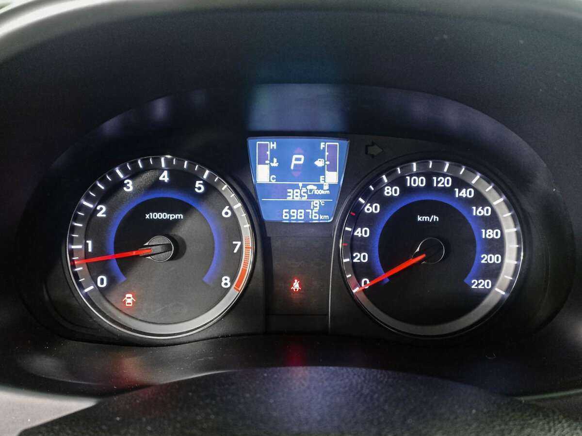 Купить Hyundai Solaris, 2016, 69 858 км, фото №11