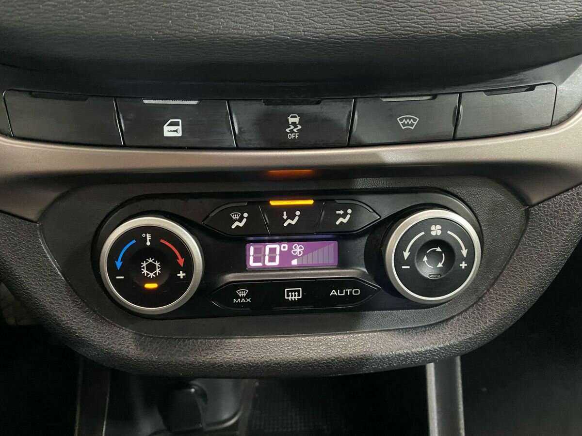 Купить Lada (ВАЗ) Vesta SW, 2019, 66 861 км, фото №15