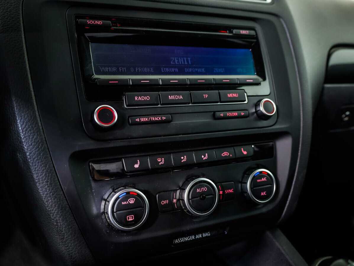 Купить Volkswagen Jetta, 2012, 182 859 км, фото №13