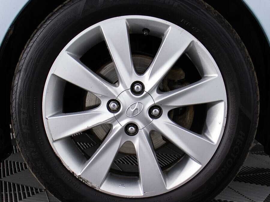 Купить Hyundai Solaris, 2012, 324 755 км, фото №17