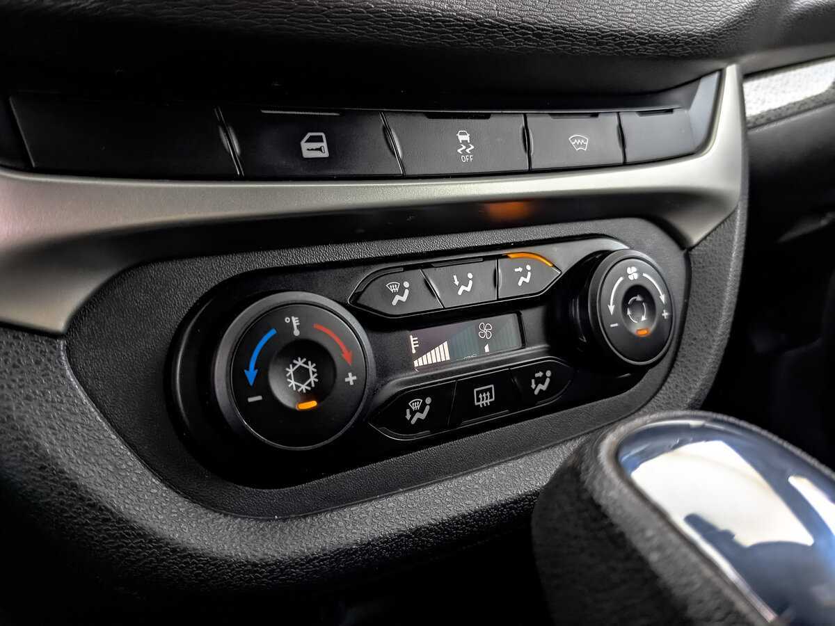 Купить Lada (ВАЗ) Vesta SW Cross, 2021, 68 000 км, фото №21