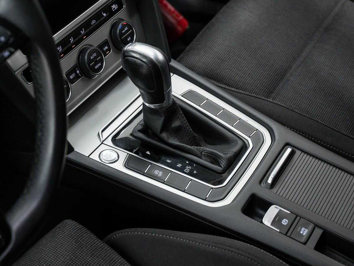 Купить Volkswagen Passat, 2018, 225 564 км, фото №16