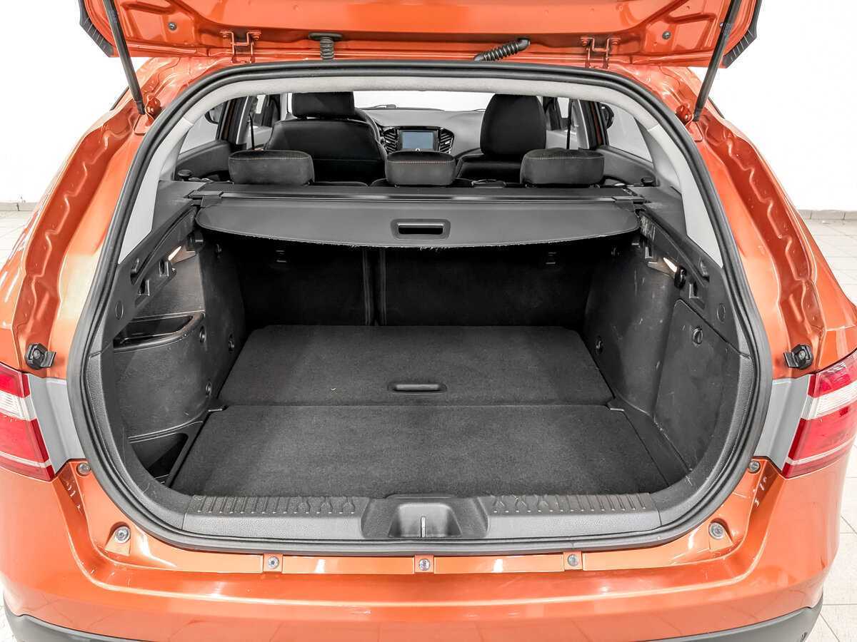 Купить Lada (ВАЗ) Vesta SW Cross, 2019, 99 311 км, фото №10