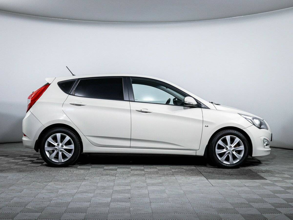 Купить Hyundai Solaris, 2015, 73 940 км, фото №4