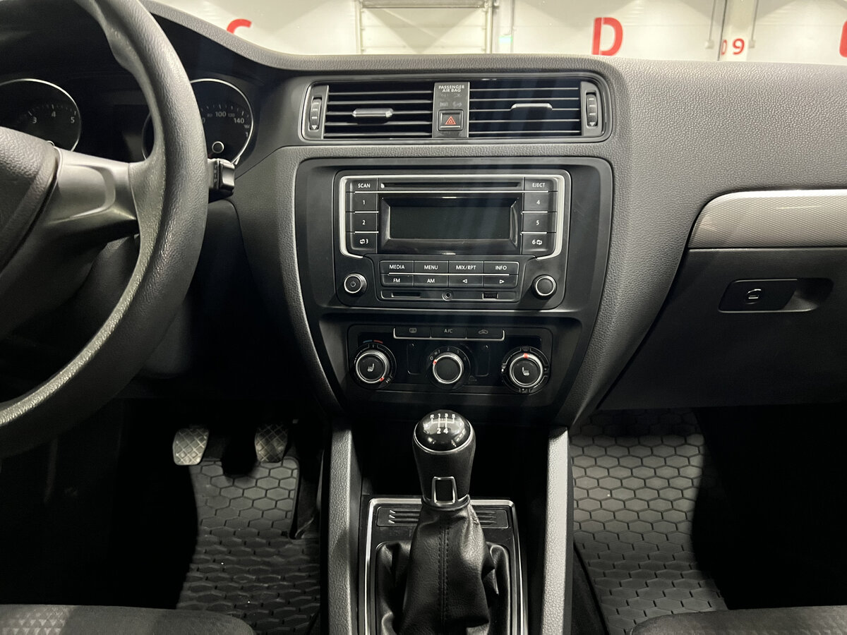 Купить Volkswagen Jetta VI Рестайлинг, 2016, 148 401 км, фото №15