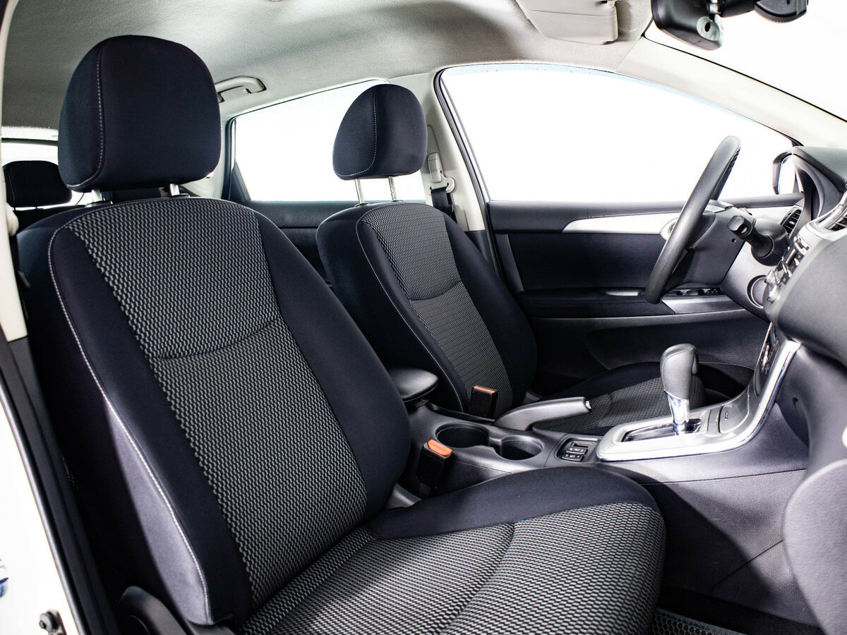 Купить Nissan Tiida II, 2015, 122 139 км, фото №11